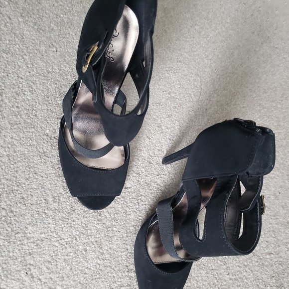 SEXY BLACK HEELS - Picture 12 of 12